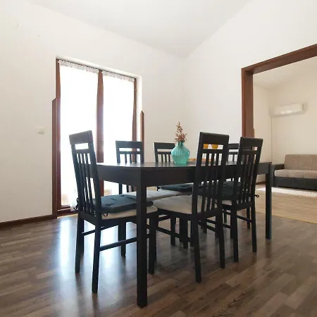 Apartemnts Guido 762
