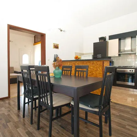 Apartemnts Guido 762