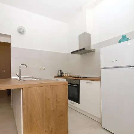 Apartemnts Guido 762 Pjescana Uvala